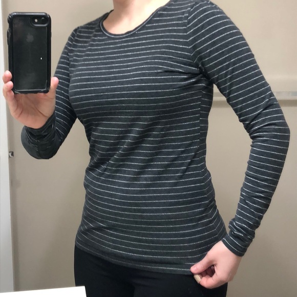 🛍 DONATED TheLimited | Perfect Tee Long Sleeve - Picture 2 of 5